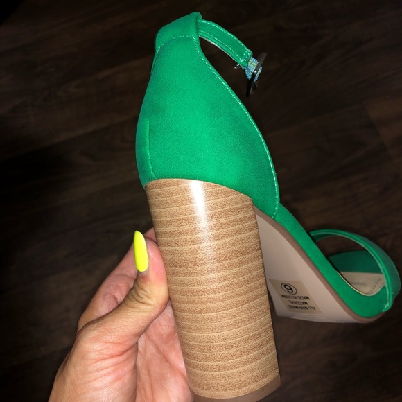 Closet clear out LAST ONE Emerald Green heel - Picture 5 of 6